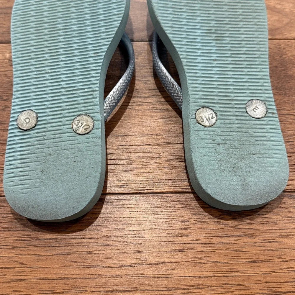 Havaianas Girls Kids Cinderella KIND TO ALL Slim Flip Flops - Size USA 2Y